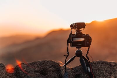 https://cdn.photoworkout.com/images/accessories/best-tabletop-tripod/best-tabletop-tripod%20(2).jpg?scale.option=fill&w=400&h=0