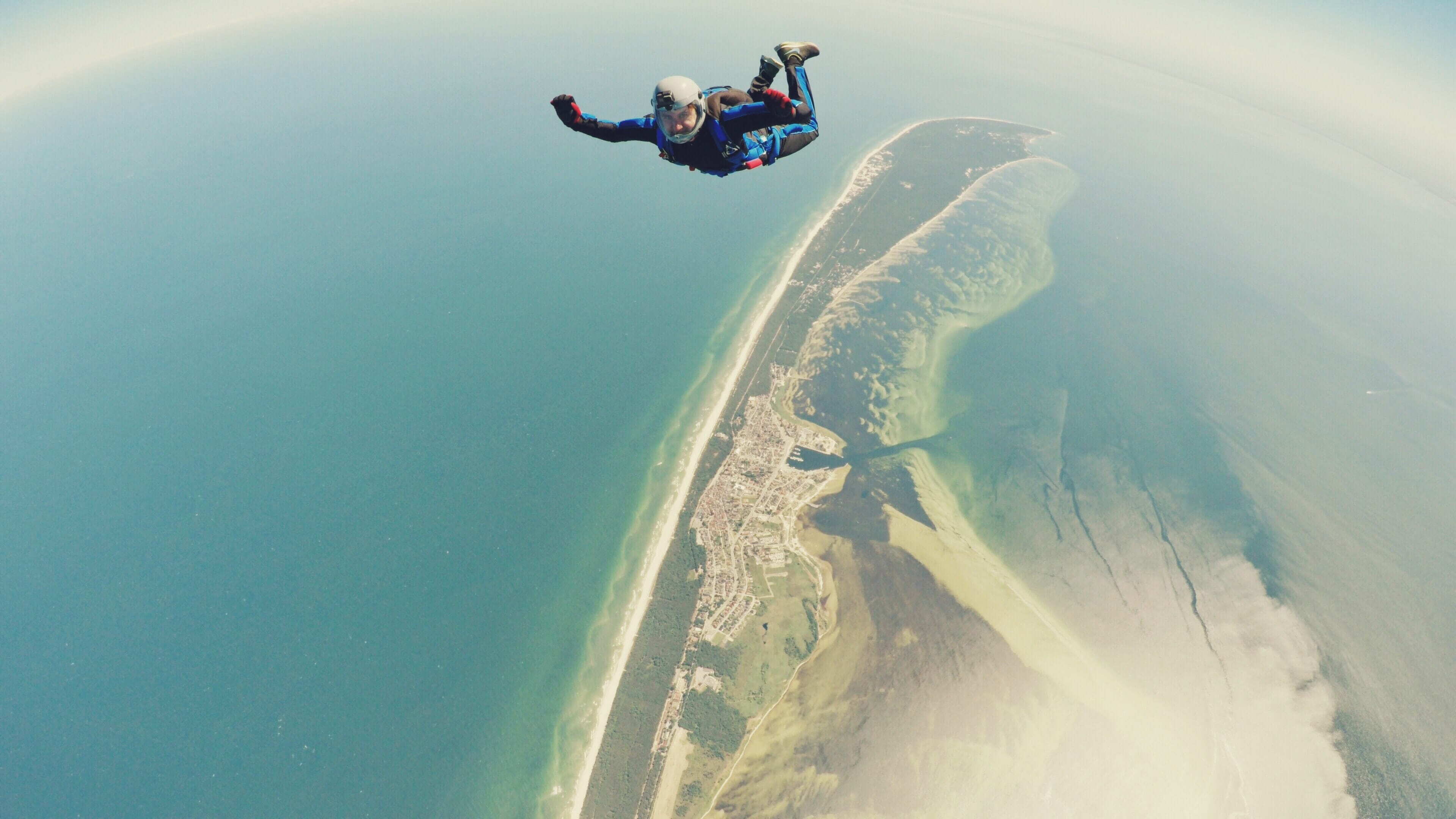 Record the superb scenery and landscapes as you fall!