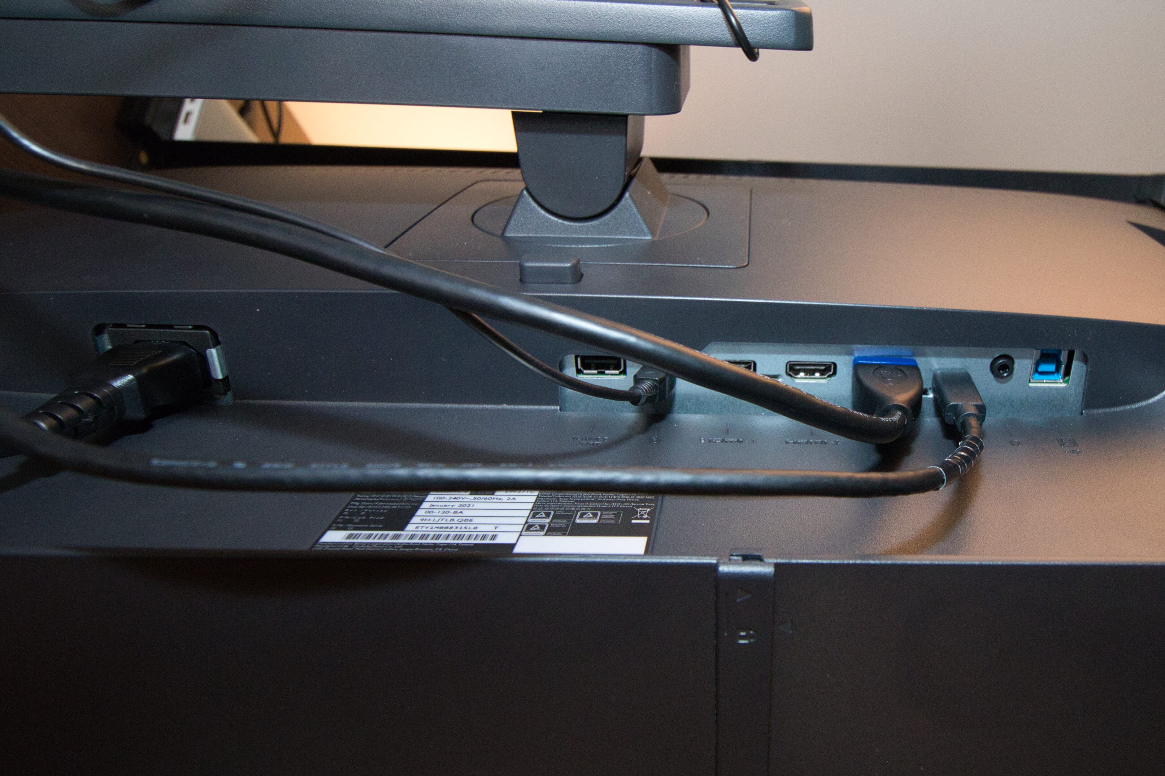 Connectivity of the BenQ SW271C monitor