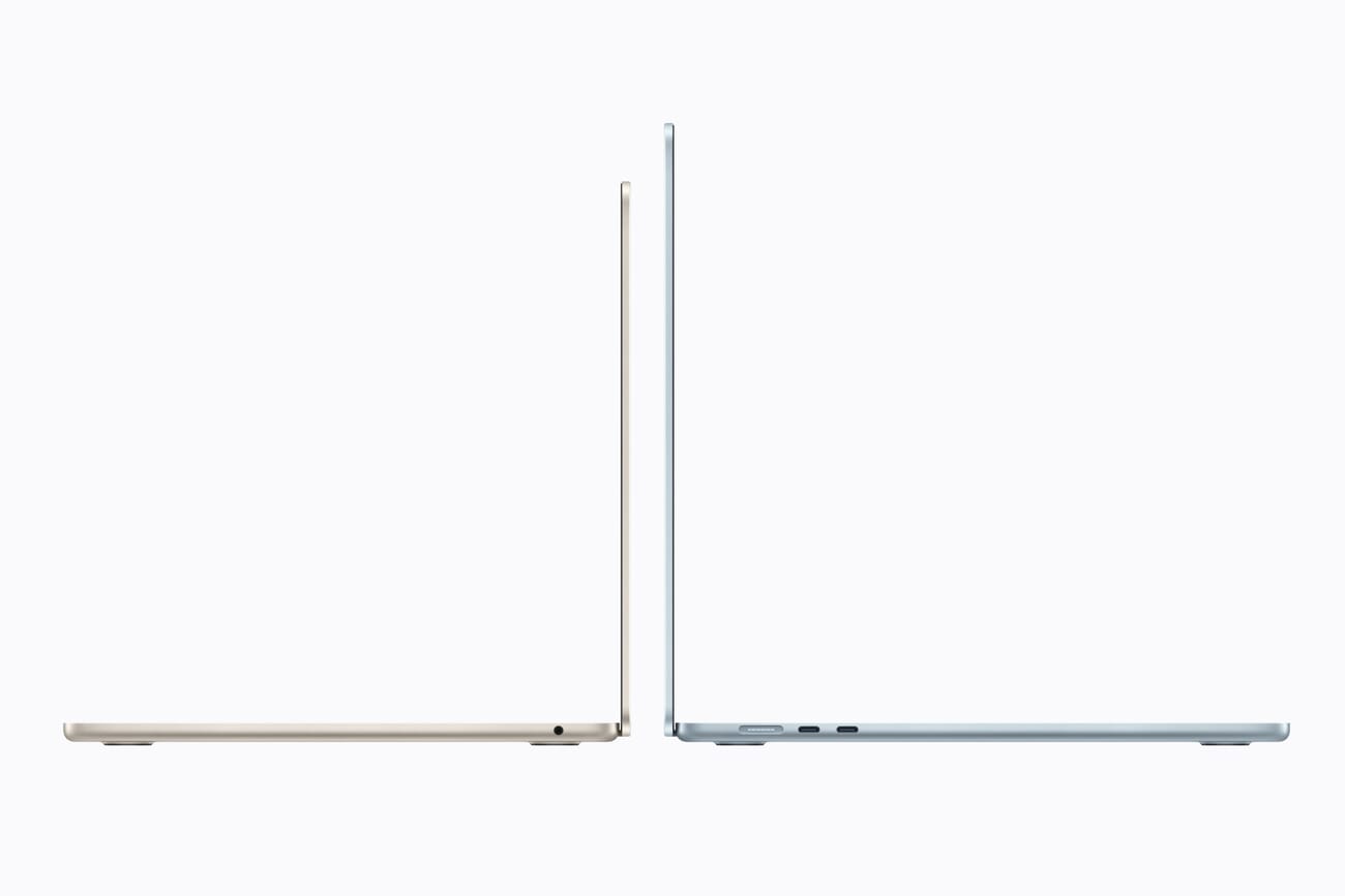 MacBook Air M5 13-inch in starlight next to 15-inch in sky blue