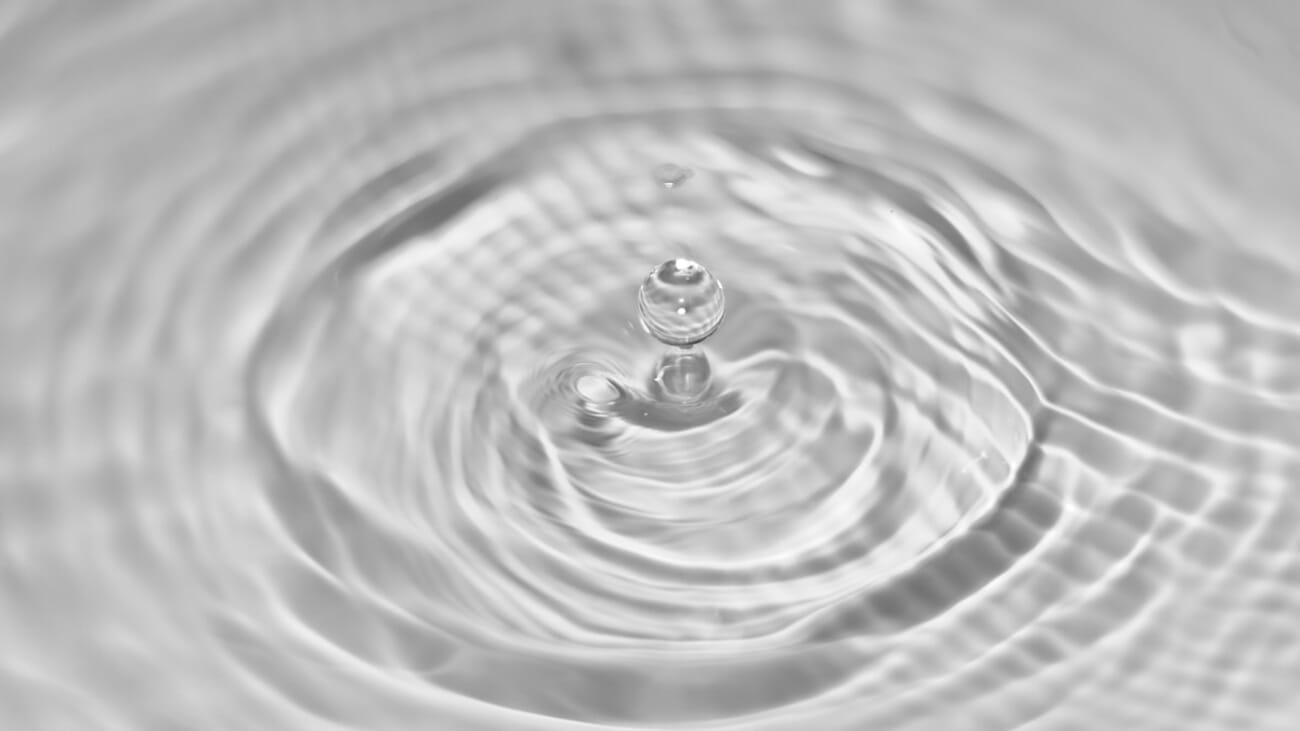 Ripples of Reflection: The Dance of Water Droplets