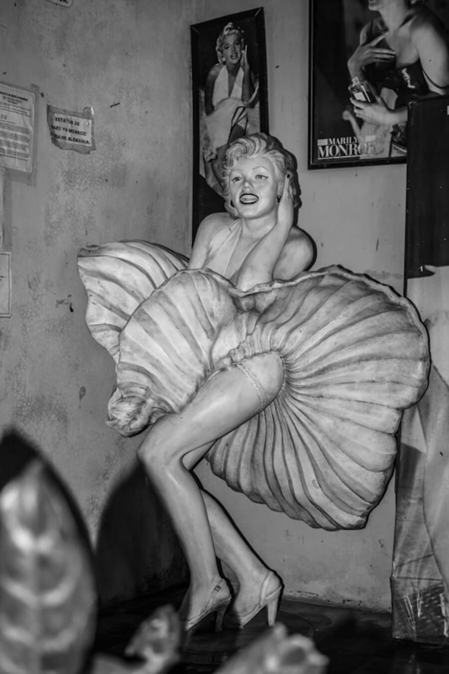 Shell Dress Cabaret: A Vintage Showgirl Statue in Grayscale