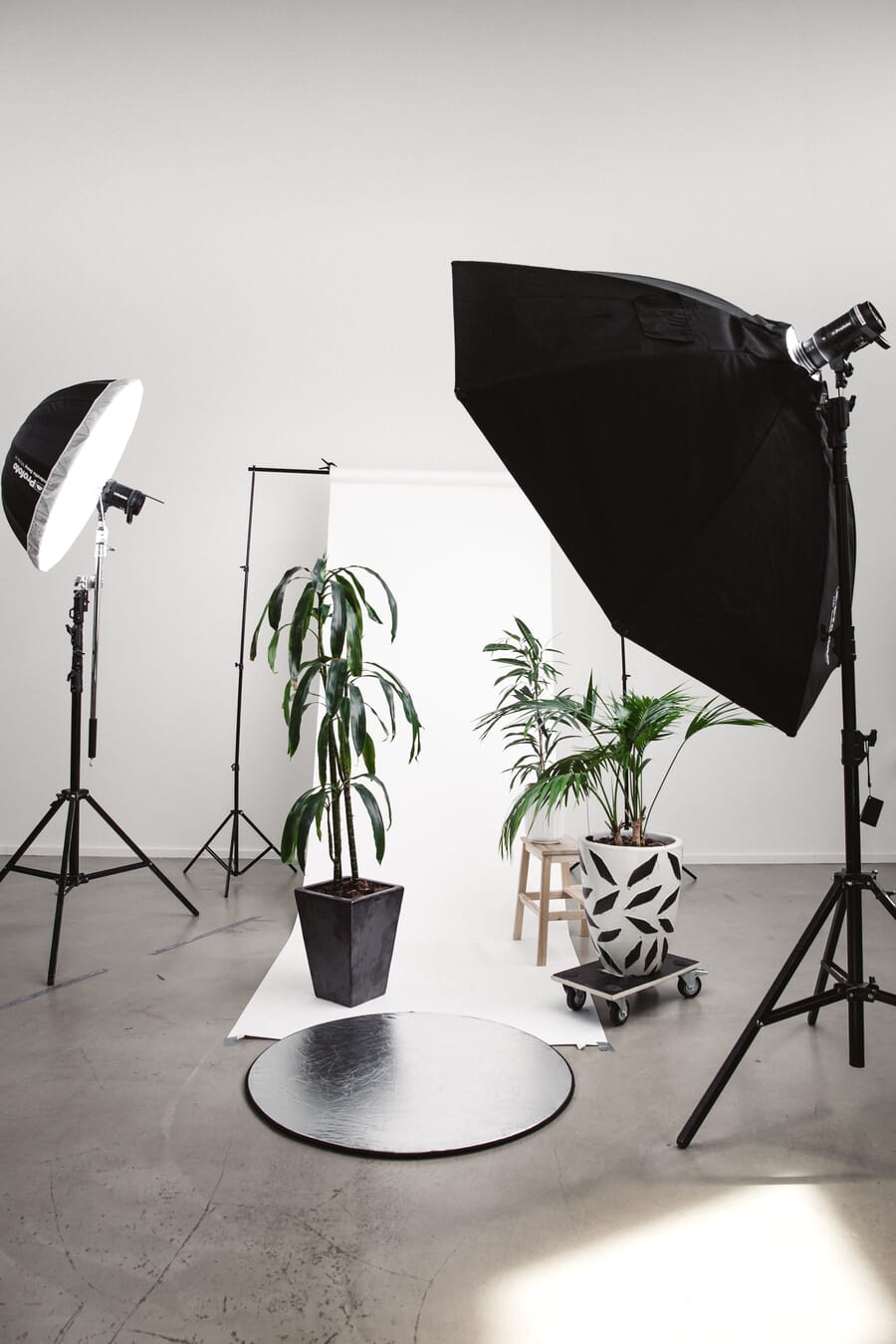 Different reflector surfaces showing white, silver, gold, and black options