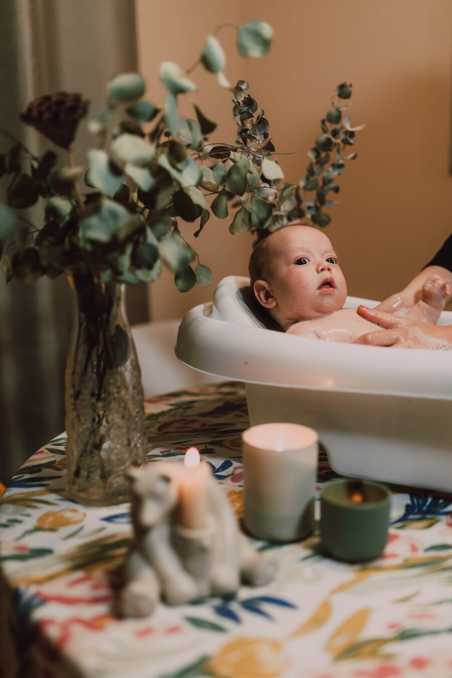 Newborn photoshoot idea at home: Bathtime