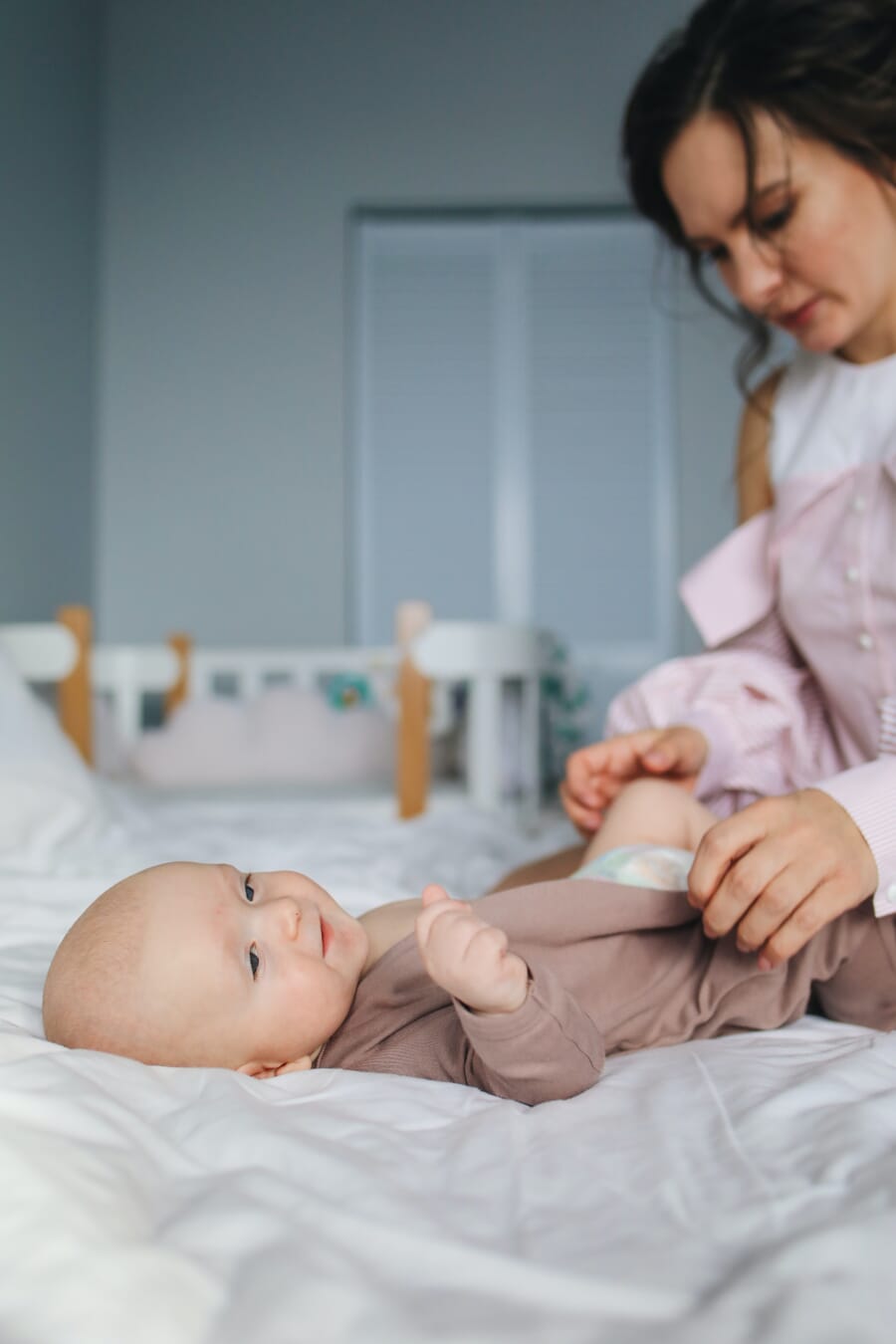 Newborn photoshoot idea at home: Everyday Moments