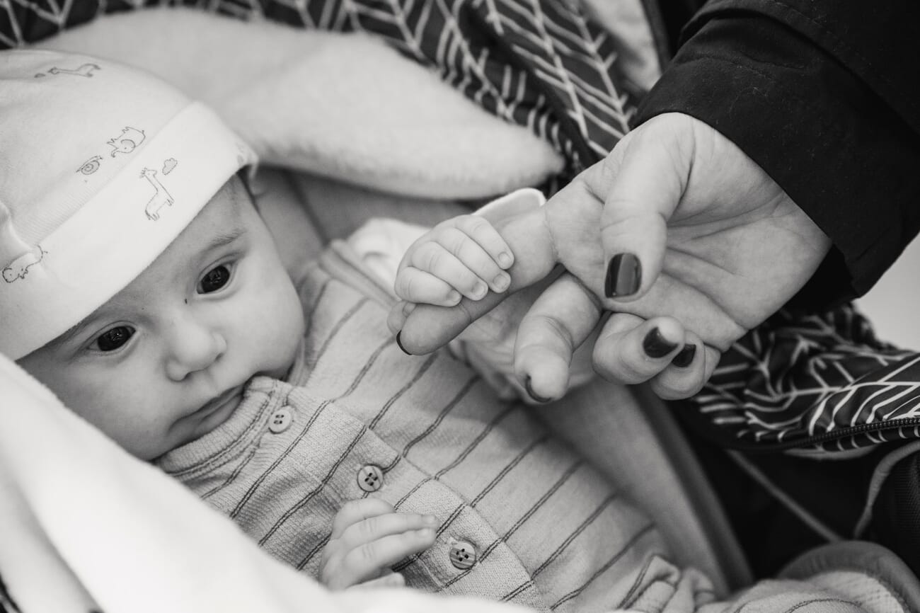 Newborn photoshoot idea at home: Holding a Finger