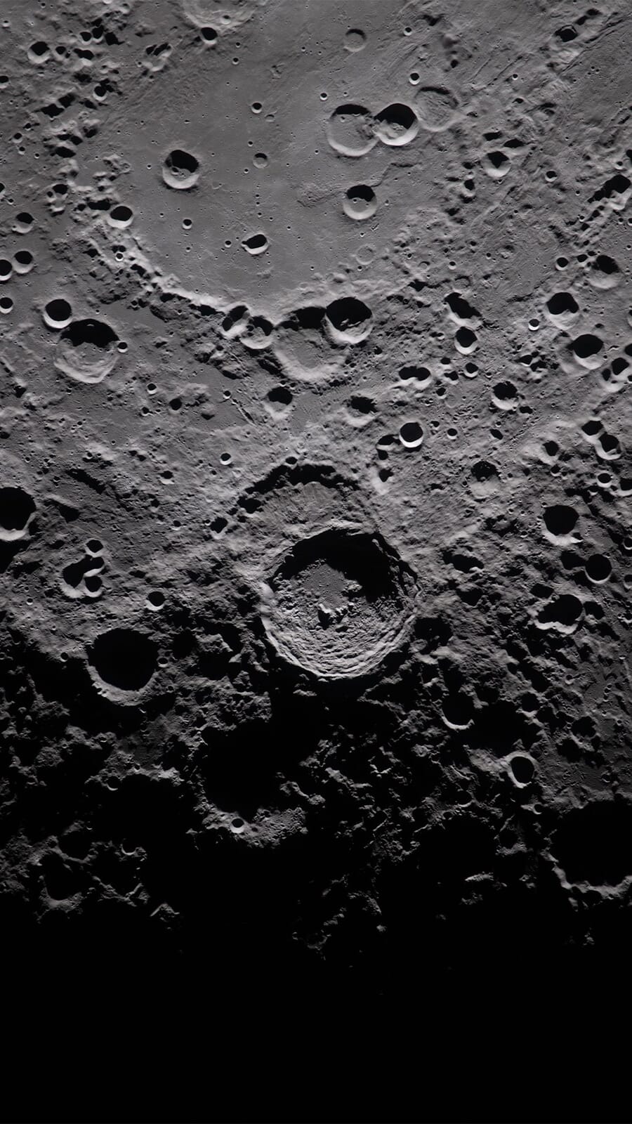 Close-up of Vavilov Crater on the lunar far side, shot from Orion through the 80-400mm lens
