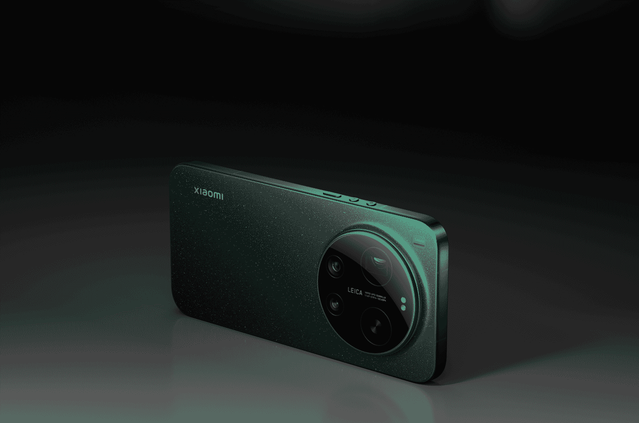 Xiaomi 17 Ultra in green with Leica camera system - official studio product shot