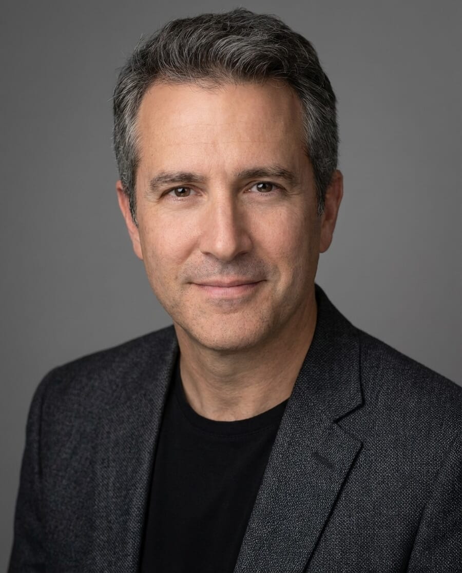 Even-toned portrait ideal for evaluative metering