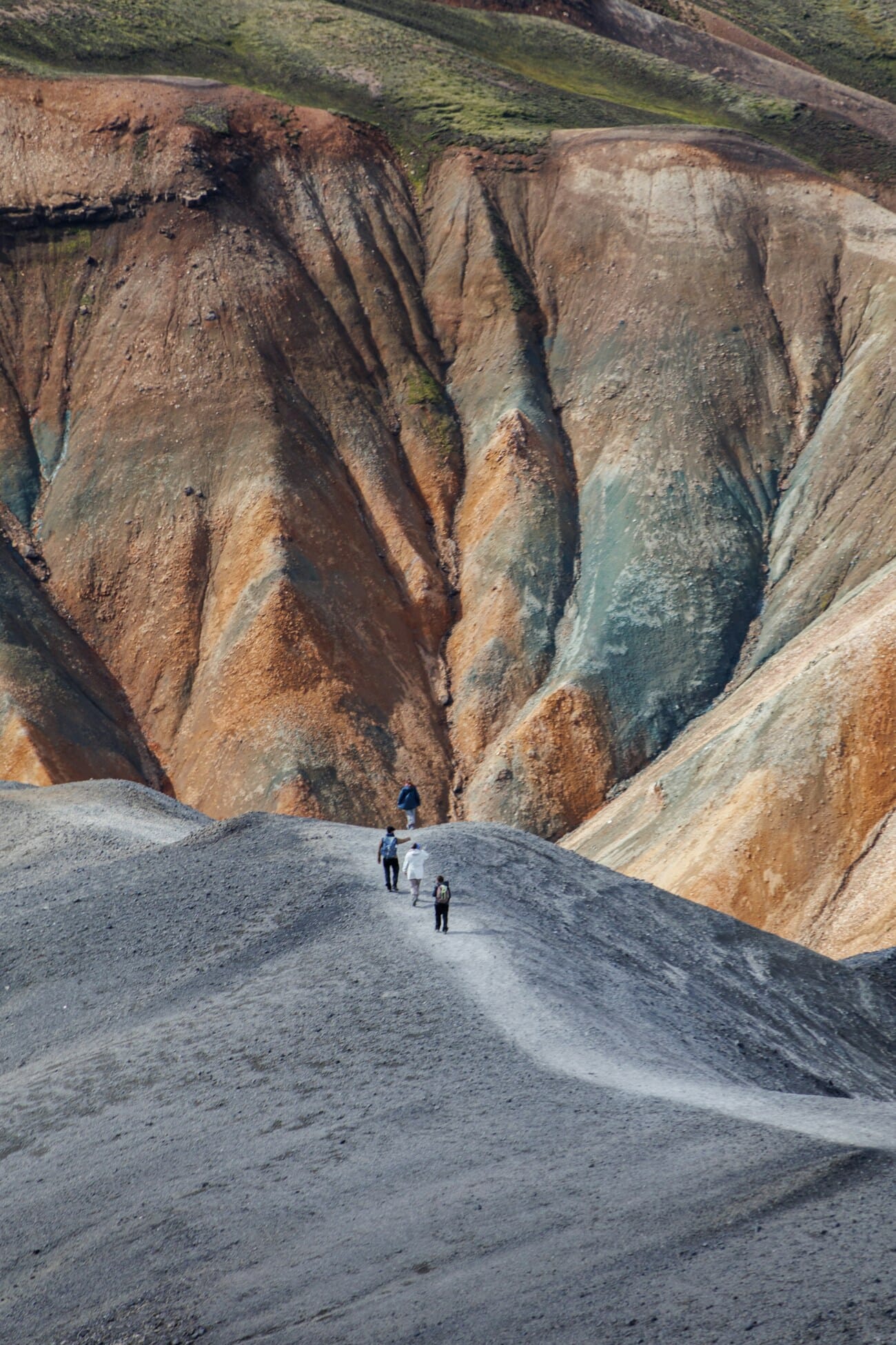 Colorful landscape photographed on Canon EOS R10 at 186mm