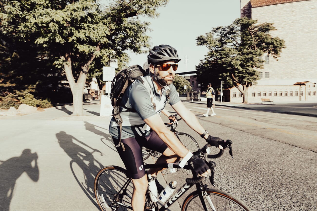 Cyclist in motion on urban street captured with Canon RF 24-105mm f/4L IS USM at 24mm, 1/250s, ISO 250