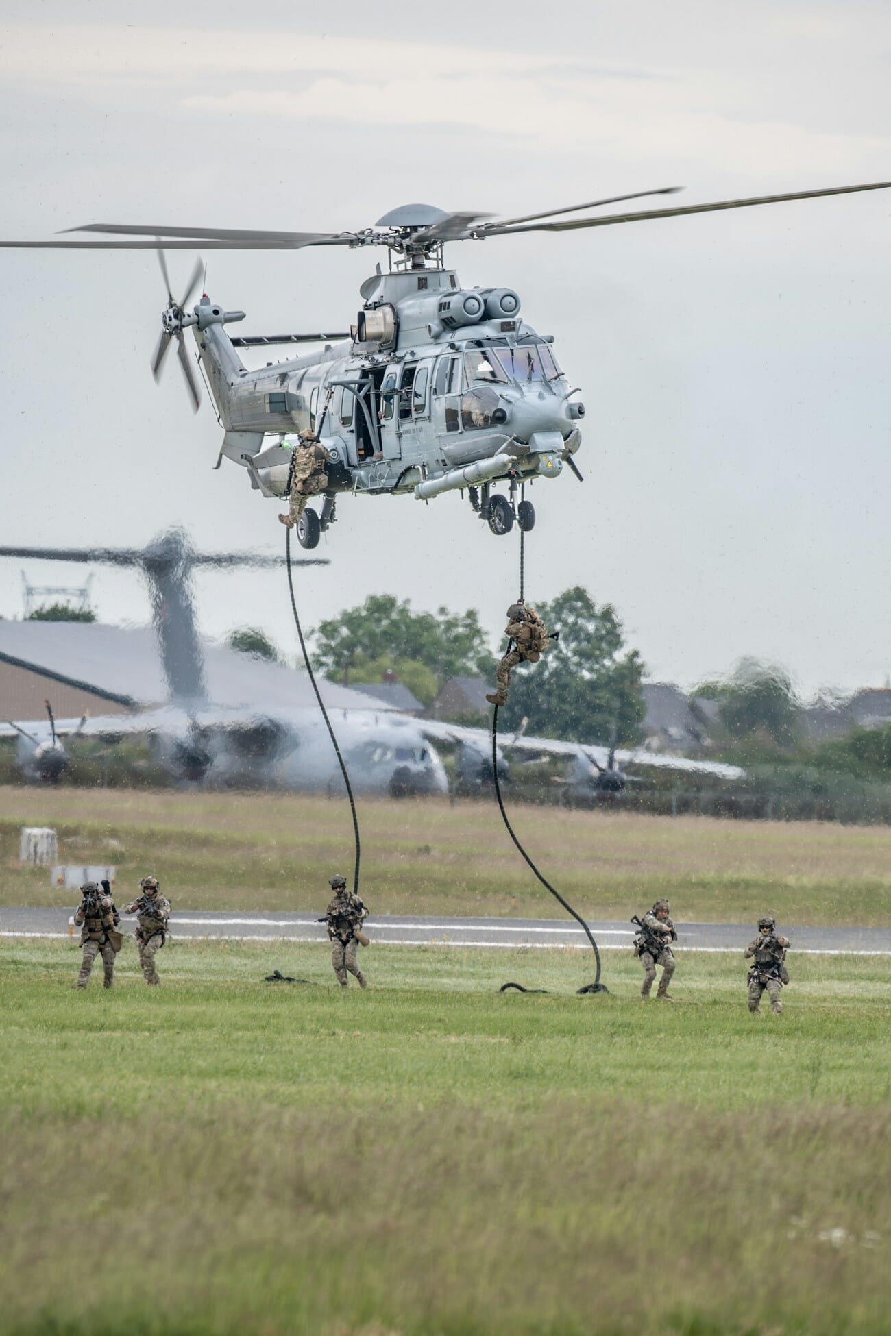 Military helicopter fast-rope extraction drill, shot on Nikon Z50 II at 560mm 1/640s