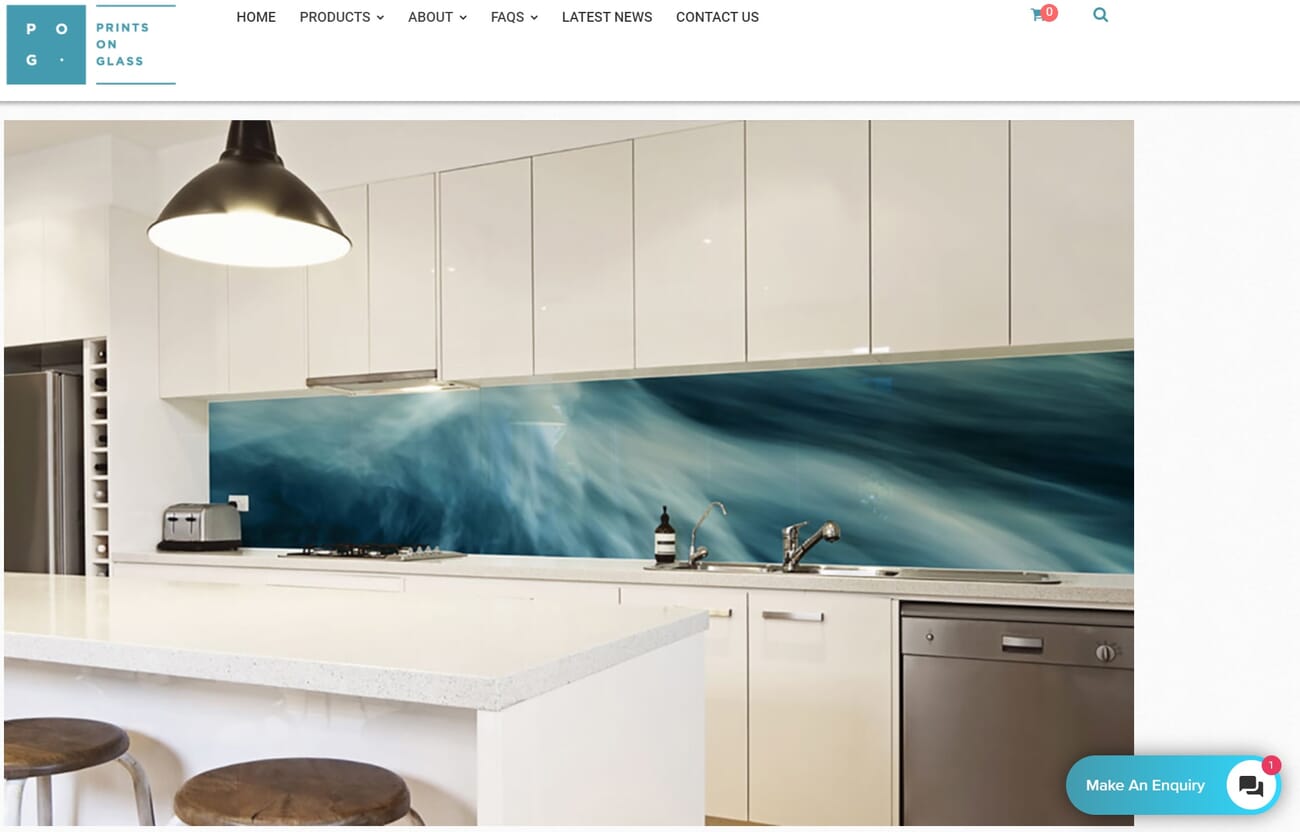 Prints on Glass website showing a glass photo splashback in a kitchen.