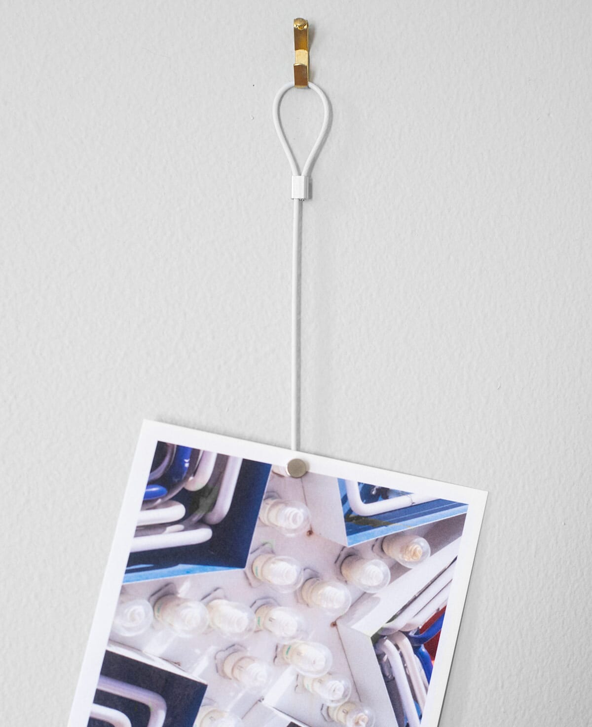 At first, I was skeptical. But despite having a bit of bulk to the paper, the vertical photo rope held my prints in place without issue