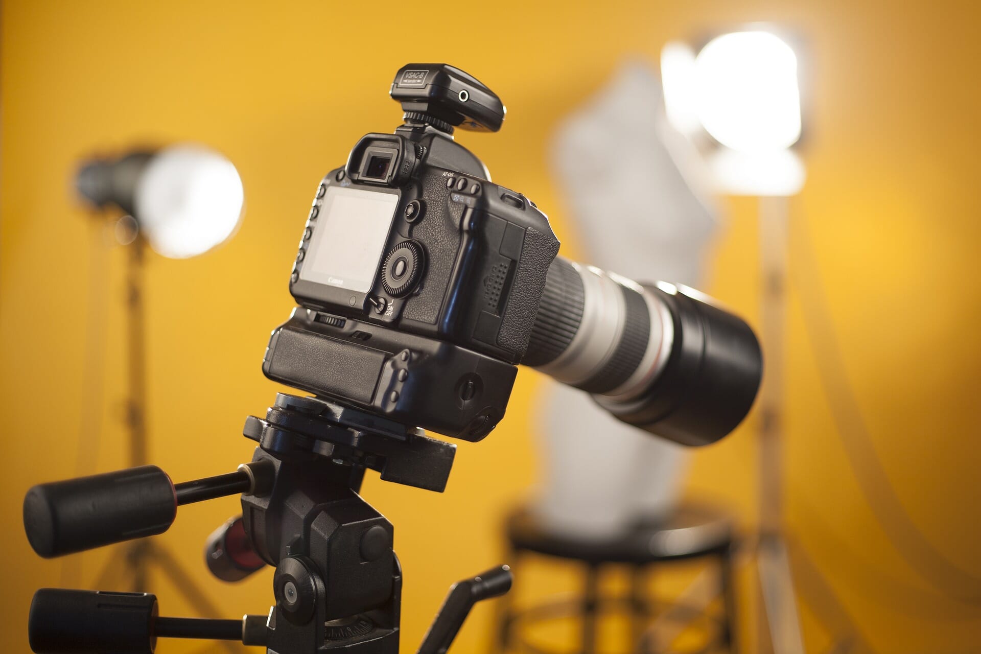 How To Use Off-Camera Flash: An Essential Guide to Off-Camera Lighting