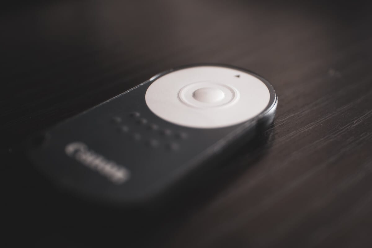 remote shutter release for creative indoor macro photography