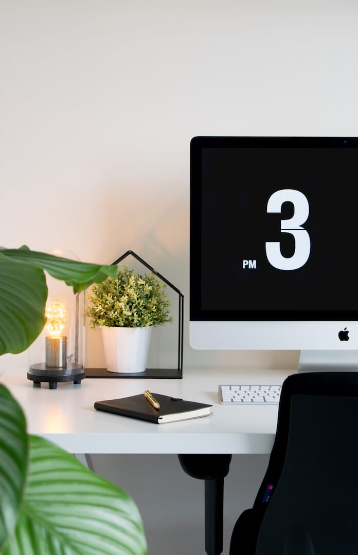 Create a green space for more positive energy in your workspace.