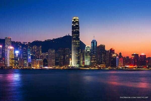 Hong Kong twilight by Prachanart Viriyaraks