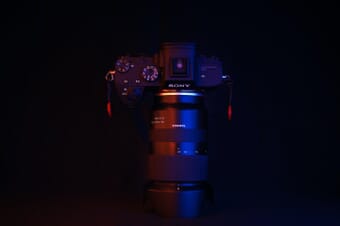 best zoom lenses for Sony mirrorless