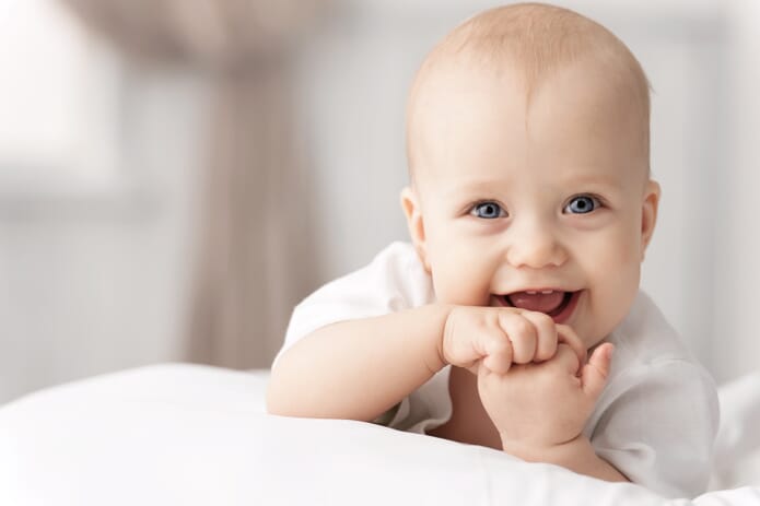 baby posing newborn photography tips