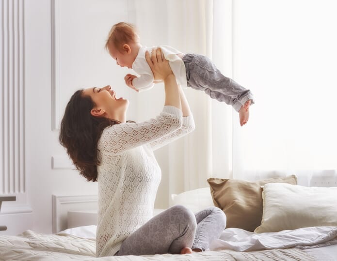 baby and mother newborn photography tips