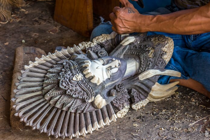 Travel photography tips - Woodcarving in Bali
