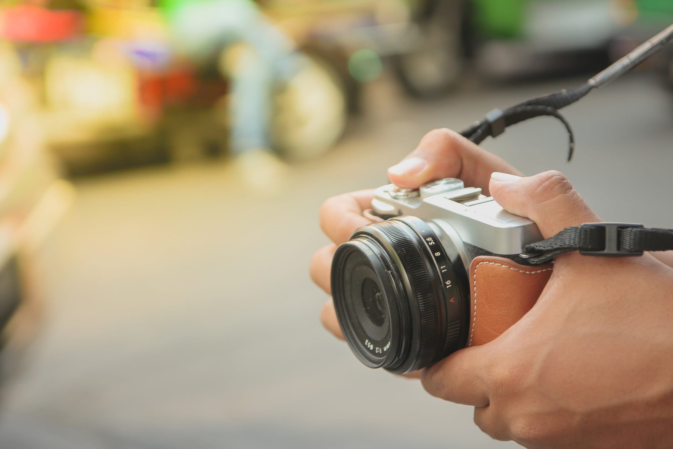 Best Mirrorless Cameras for Beginners (8 Amazing Options)
