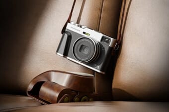 Songdian camera with retro design and leather case