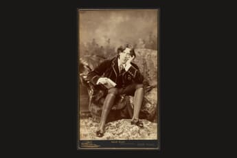 Napoleon Sarony 1882 cabinet-card portrait of Oscar Wilde, presented like a framed gallery piece.
