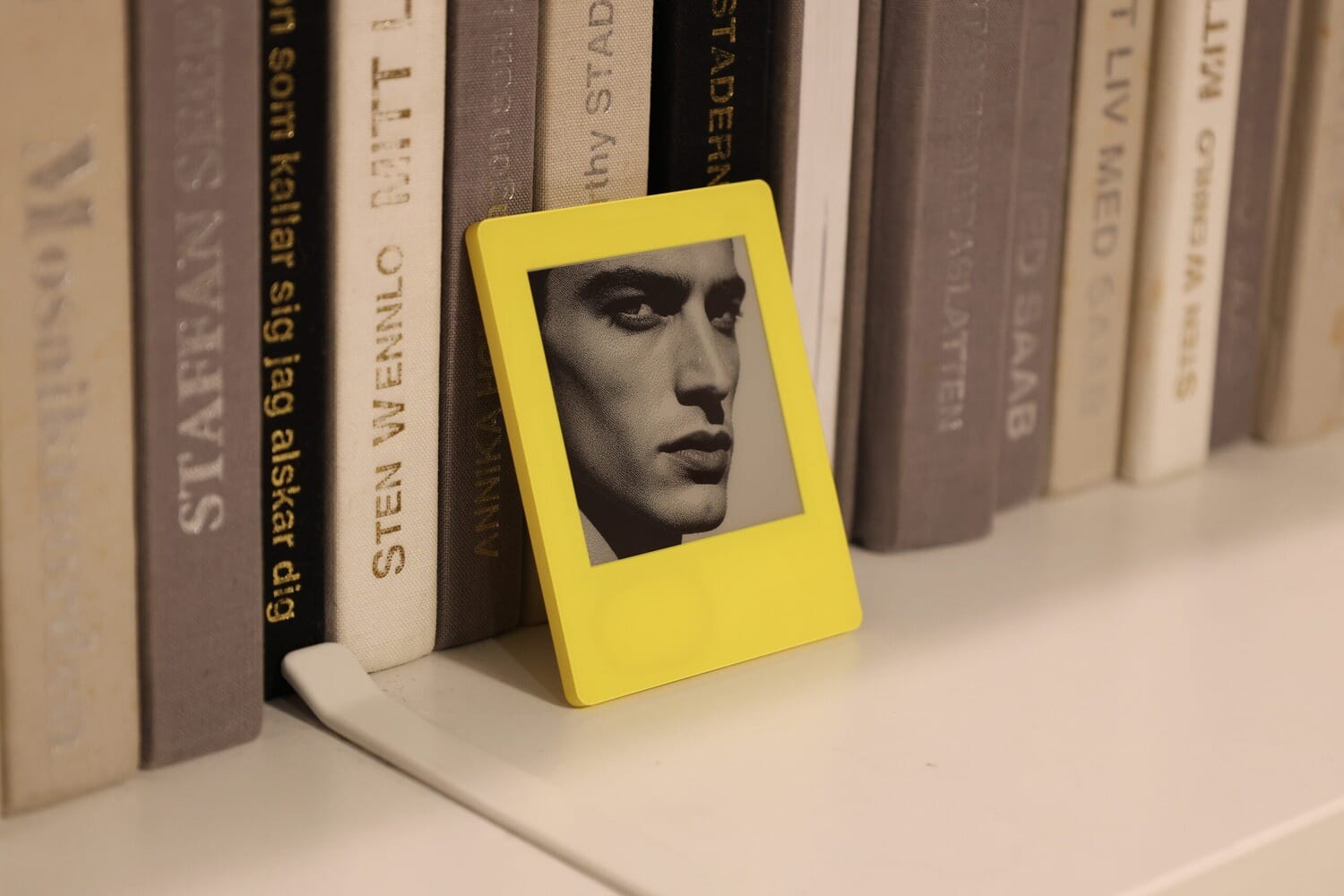 Vidabay Snap: Is This $30 E-Ink Photo Magnet the Coolest New Way to Show Your Photos?