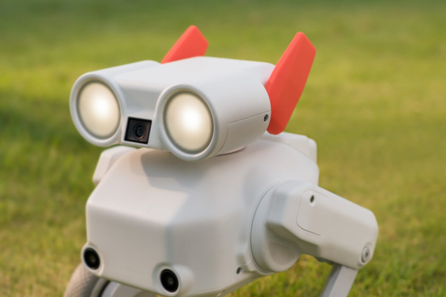 This $600 Robot Runs Beside You and Films in 4K, but It’s Not Quite Ready